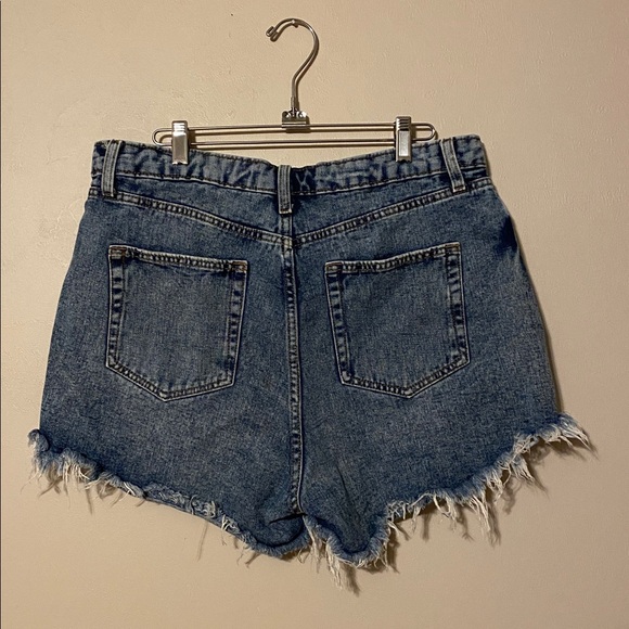 ☀️ Wild Fable Distressed Denim Women Shorts - Picture 2 of 5
